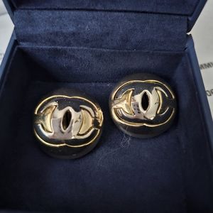 VINTAGE LARGE TWO TONE,CLIPS,yellow And White Goldtone,AUTHENTIC,MAY HAVE SCRATC